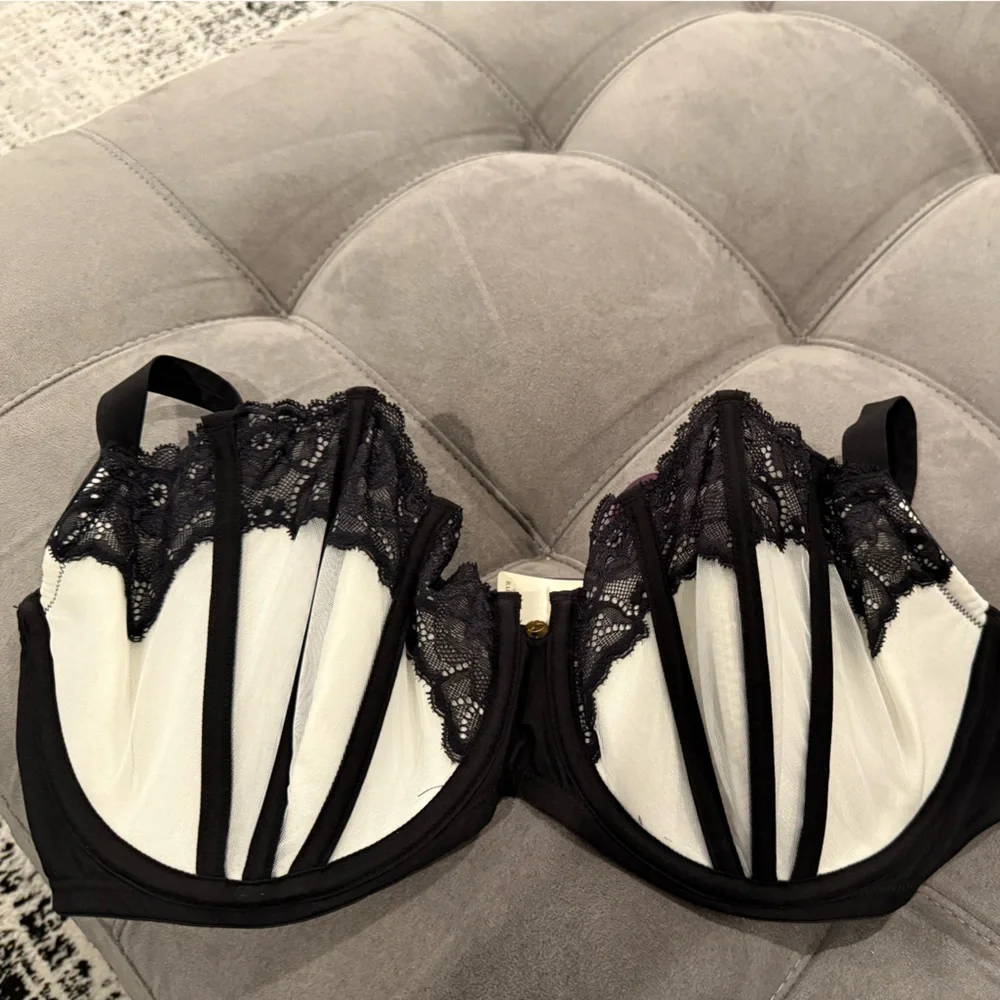 Cacique Black and White Lace Bra - Picture 1 of 5